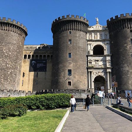 Toledostop Nápoles Exterior foto Castel Nuovo, Naples