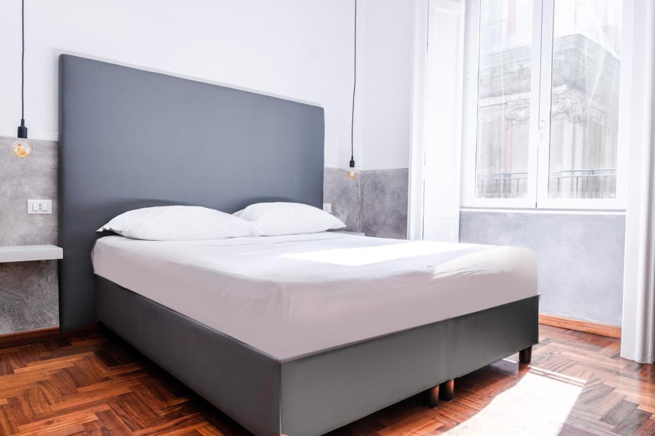 Toledostop Nápoles Exterior foto A double bed