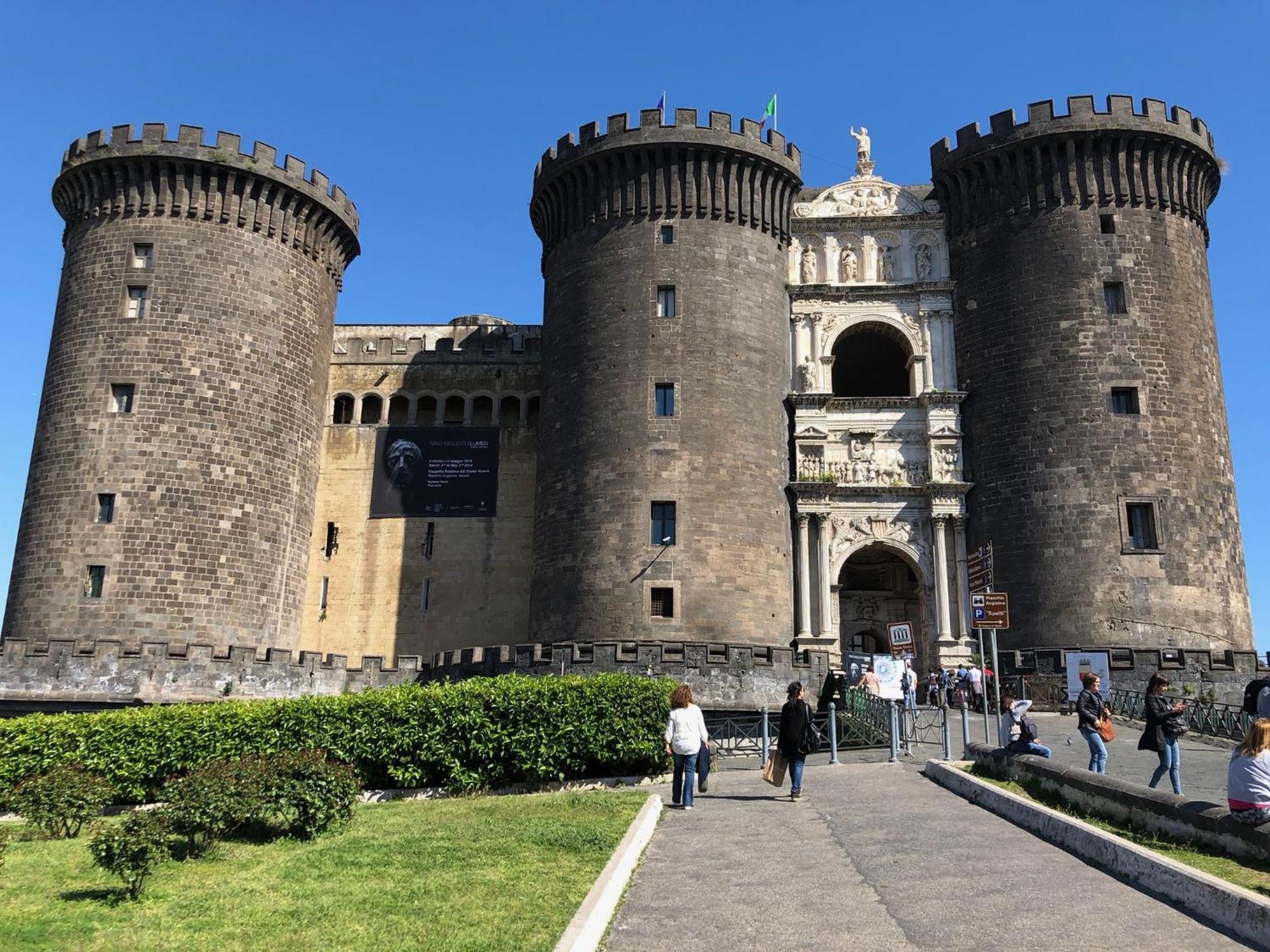 Toledostop Nápoles Exterior foto Castel Nuovo, Naples