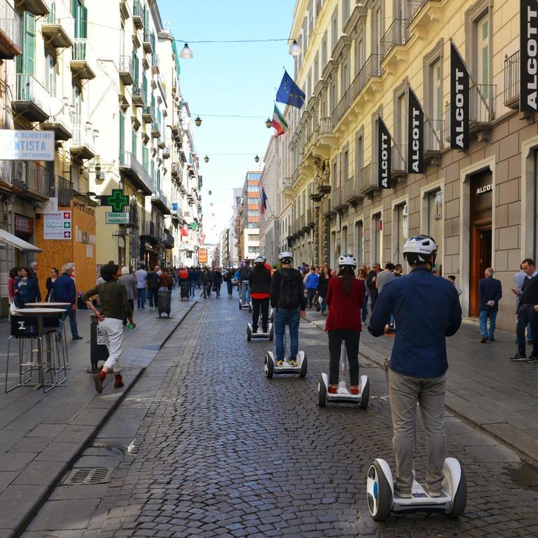 Toledostop Nápoles Exterior foto Segway tour in Madrid, Spain