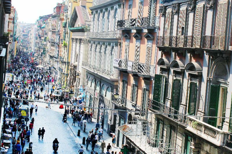 Toledostop Nápoles Exterior foto Via Roma