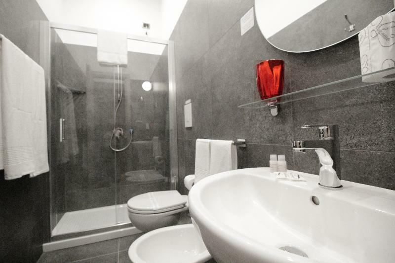 Toledostop Nápoles Exterior foto A modern bathroom
